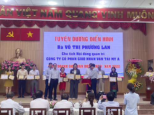 HỘI NGHỊ TUYÊN DƯƠNG DOANH NGHIỆP, CÁ NHÂN “KINH DOANH GIỎI - VẬN ĐỘNG KHÉO” NĂM 2022 CỦA QUẬN UỶ BÌNH THẠNH